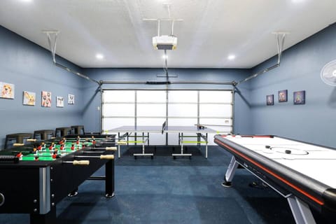 Luxurious Oasis w Serene Pool, Games & Fire pit House in San Antonio