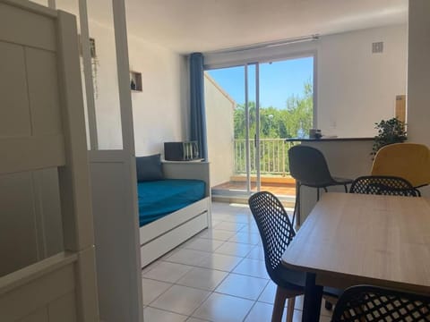 View (from property/room), Balcony/Terrace, Living room, Dining area