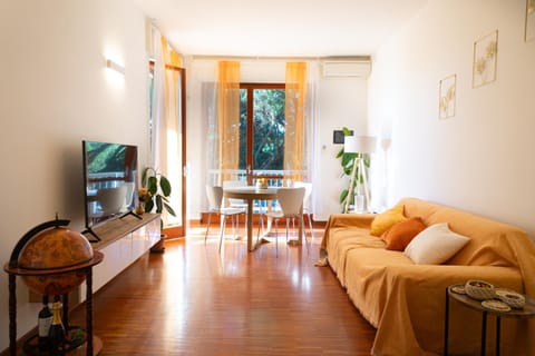 Ampio attico con terrazzo con vista, centrale, parcheggio gratis Apartment in Milano Marittima