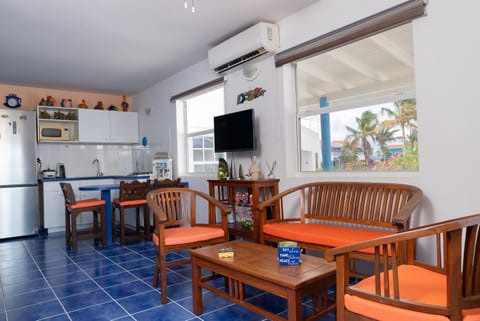 TV and multimedia, Kitchen or kitchenette, Living room