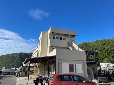 Day, Natural landscape, Mountain view, Street view, Parking