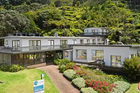 Property building, Day, Natural landscape, Bird's eye view, Garden, Garden view, Sea view, Street view