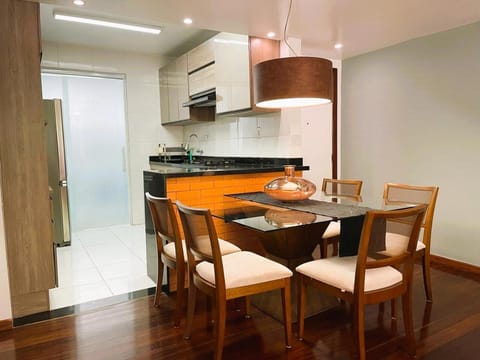 Kitchen or kitchenette, Dining area, minibar, pet friendly, stove