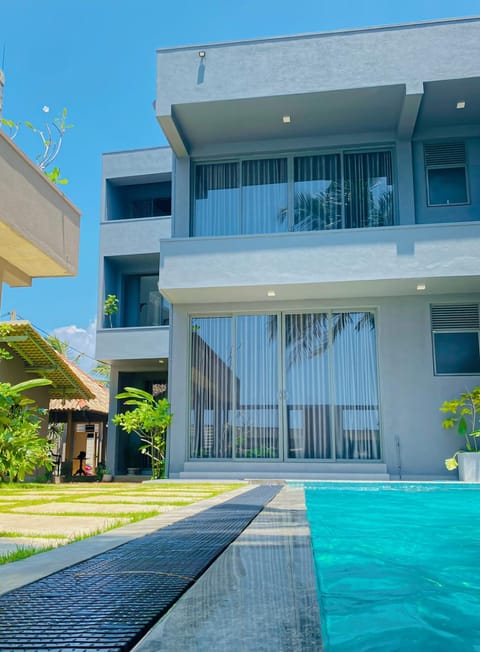 Property building, Day, Pool view, Swimming pool