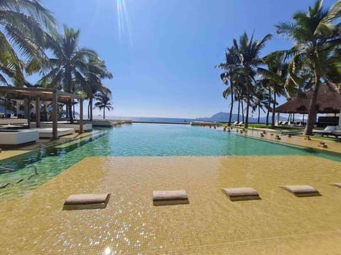 Pool view, Sea view