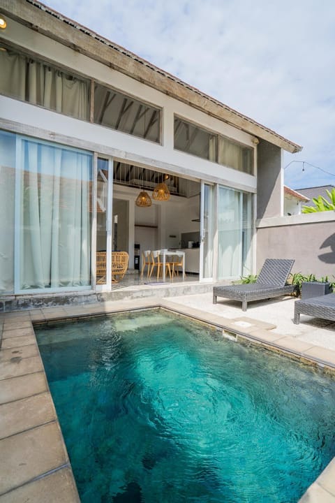 Property building, Pool view, Swimming pool