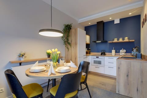 Kitchen or kitchenette, Dining area, dishwasher, stove