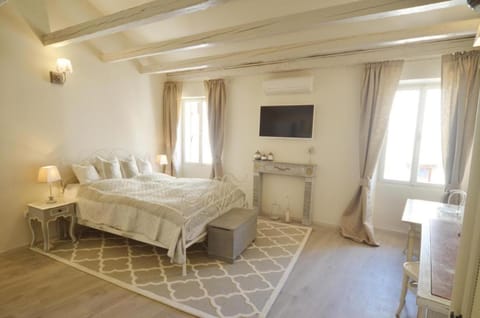 Bed, TV and multimedia, Bedroom, air conditioner