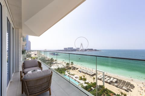 Day, Natural landscape, View (from property/room), Balcony/Terrace, Seating area, Beach, Pool view, Sea view