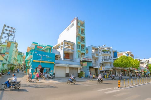 Property building, Day