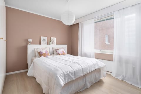 Kodikas kahden makuuhuoneen asunto Tikkurilassa Apartment in Helsinki