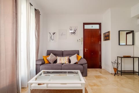 Living room, Photo of the whole room, Seating area