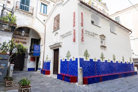 Property building, Location