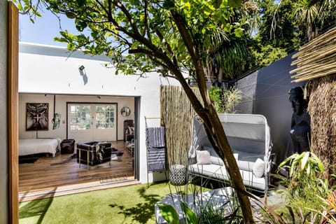 Garden, Living room, Seating area, Garden view, sunbed