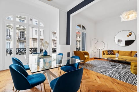 Communal lounge/ TV room, Living room, Seating area