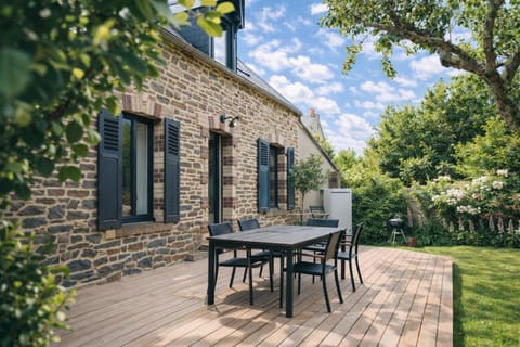 Patio, Facade/entrance, BBQ facilities, Garden, Meals