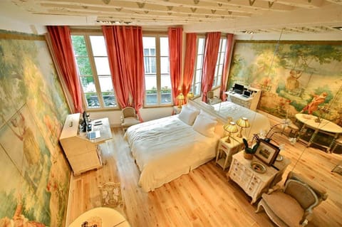Bed, TV and multimedia, Living room, Photo of the whole room, Seating area, Bedroom
