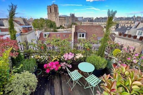Property building, Patio, Spring, Day, Garden, City view, Garden view