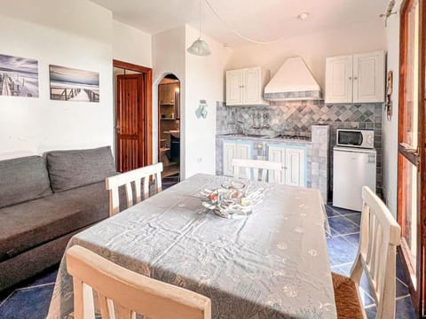 Kitchen or kitchenette, Living room, Dining area, minibar, stove