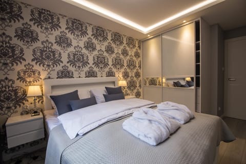 Bed, Photo of the whole room, Bedroom, towels, wardrobe