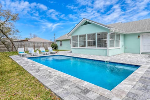 Salty Shores House in Butler Beach