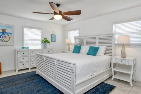 Salty Shores House in Butler Beach