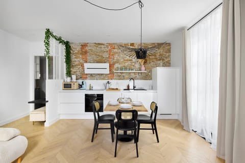 Dining area, kitchen