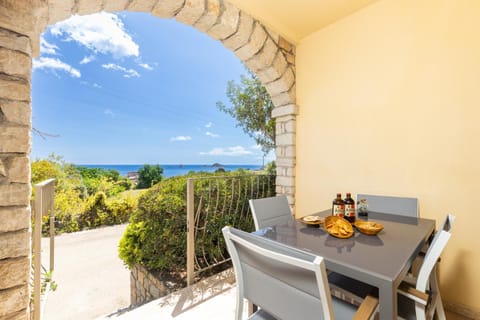 Facade/entrance, View (from property/room), Balcony/Terrace, Dining area, Sea view
