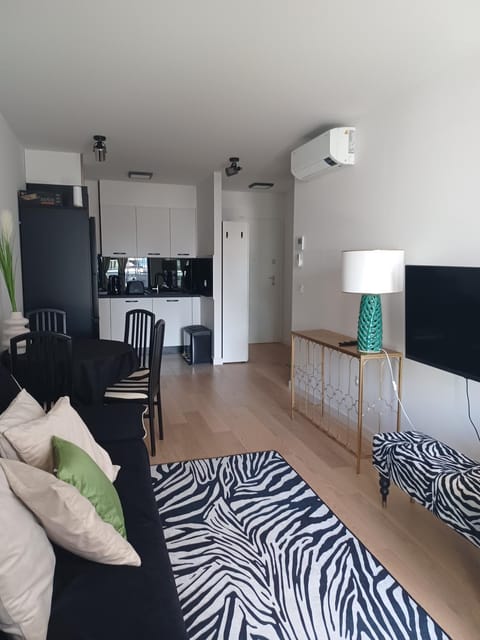 Communal lounge/ TV room, TV and multimedia, Kitchen or kitchenette, Living room, Seating area, Dining area, Evening entertainment, minibar