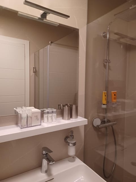 Shower, Bathroom, towels