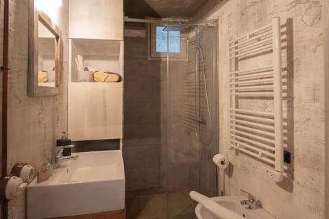 Chalet Montecucco with lake view and jacuzzi Chalet in Lake Garda