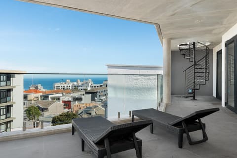 Queens View Unit 5 Apartment in Sea Point