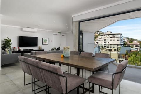 Queens View Unit 5 Apartment in Sea Point