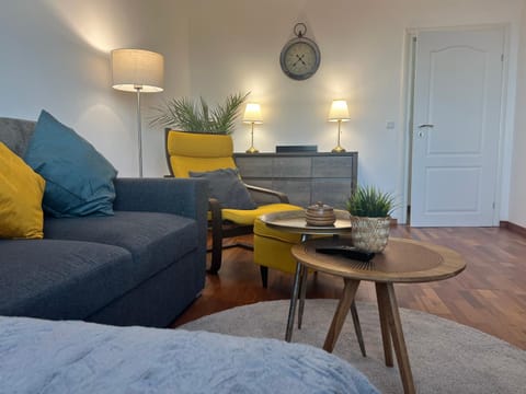 Communal lounge/ TV room, TV and multimedia, Living room, Seating area