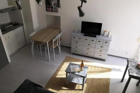 Kitchen or kitchenette, Seating area