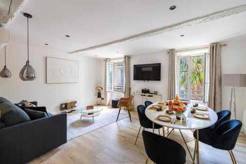 TV and multimedia, Living room, Dining area