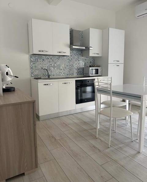 minibar, kitchen