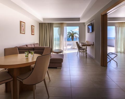 Balcony/Terrace, Living room, Dining area, Sea view