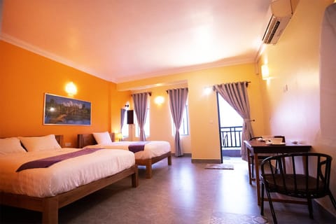 Bed, Seating area, Bedroom, air conditioner