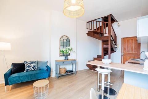 Kitchen or kitchenette, Living room, Seating area