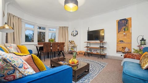 Communal lounge/ TV room, TV and multimedia, Living room, Seating area