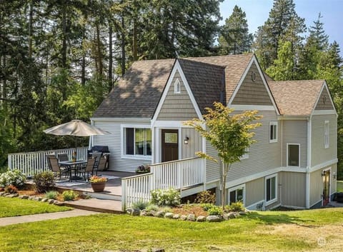 Secluded 4BR Nestled in Woods-Hot Tub/Dog Friendly House in Friday Harbor