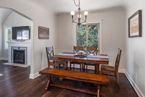 Secluded 4BR Nestled in Woods-Hot Tub/Dog Friendly House in Friday Harbor