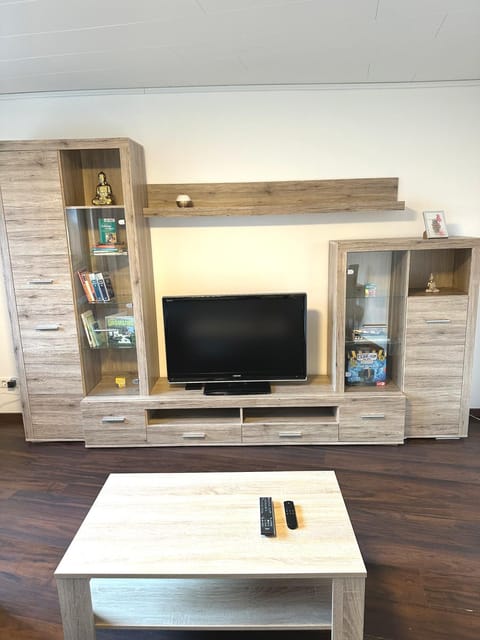 Communal lounge/ TV room, TV and multimedia, Living room, Evening entertainment