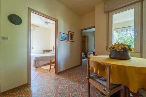 Bed, Kitchen or kitchenette, Living room, Photo of the whole room, Seating area, Dining area, Bedroom