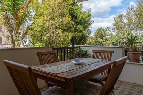 Day, View (from property/room), Balcony/Terrace, Dining area, Garden view