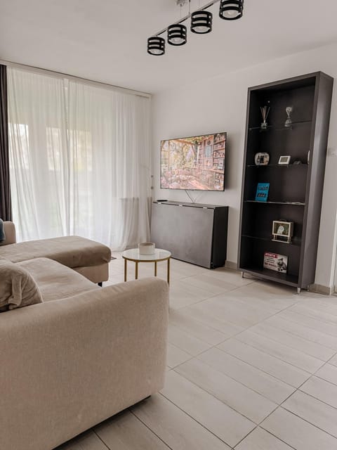 Communal lounge/ TV room, TV and multimedia, Living room