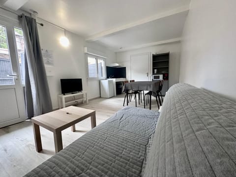 TV and multimedia, Seating area