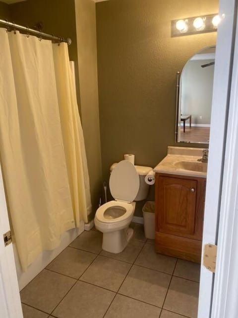 Studio C Sleep 6- Bachelor/Bachelorette Parties! House in Village Four Seasons