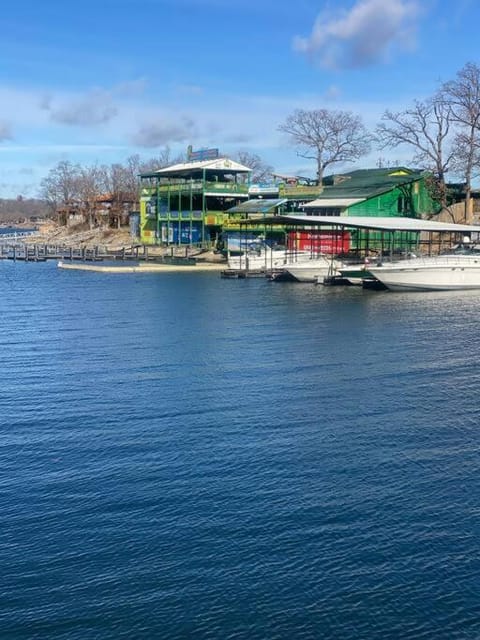 Studio C Sleep 6- Bachelor/Bachelorette Parties! House in Village Four Seasons